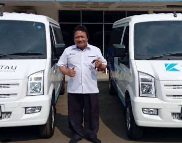 Pengiriman 2 Unit Mobil Listrik DFSK Gelora ke PT. Krakatau Daya Listrik