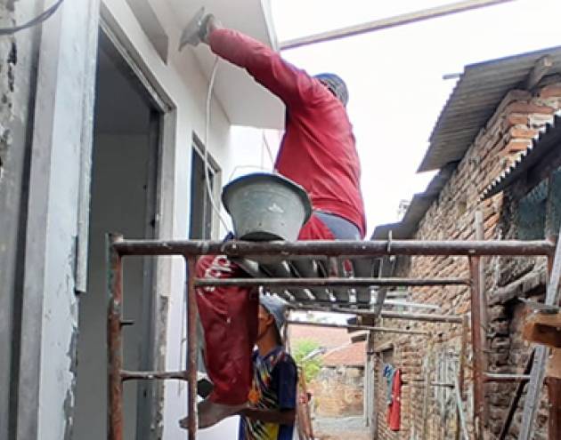 PROGRESS BEDAH RUMAH IBU SUTIAH SAAT MENCAPAI 70 %
