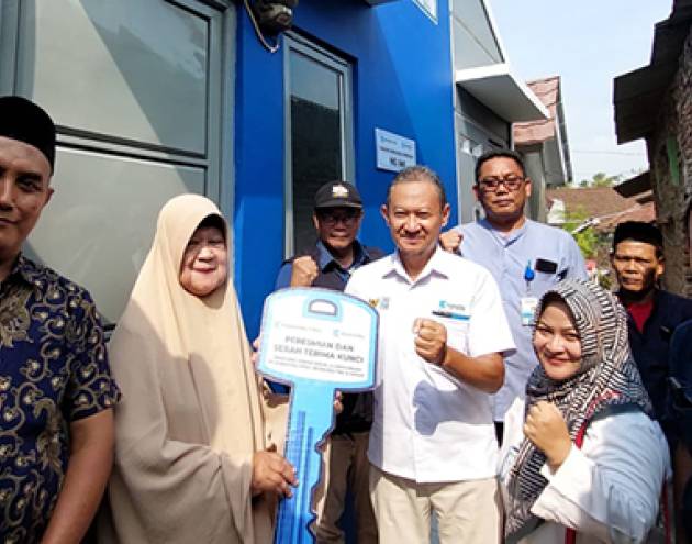 SERAH TERIMA KUNCI BEDAH RUMAH LAYAK HUNI NO.60 PT KRAKATAU JASA INDUSTRI