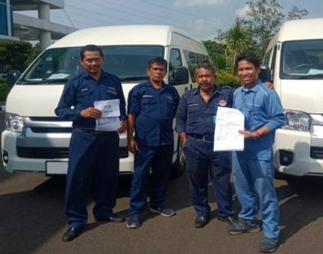 Serah Terima 2 Unit Toyota HiAce di PT Krakatau Posco - PT Krakatau Jasa Industri