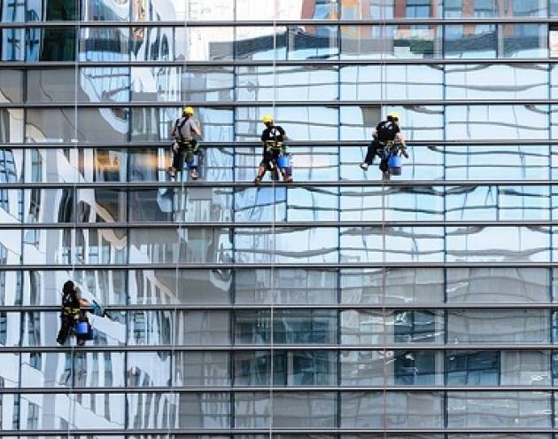 Cara dan Teknik Membersihkan Kaca, Cleaning Service